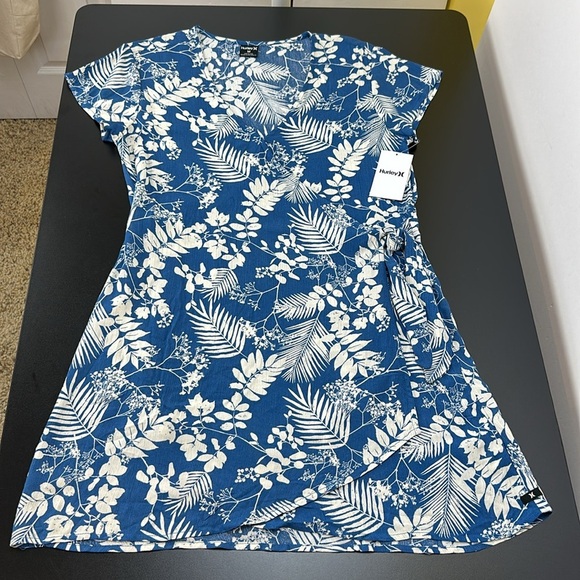 Hurley Blue/White Leaf Print Wrap Dress Size Medium Summer Casual Beachy - Picture 6 of 16